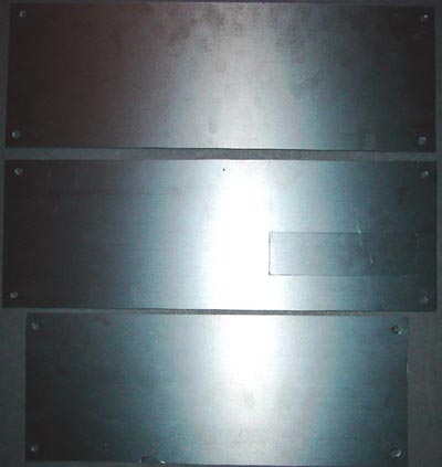 In der mittleren Hartschaumplatte ist bereits die Aussparung f&uuml;r das CDROM Laufwerk