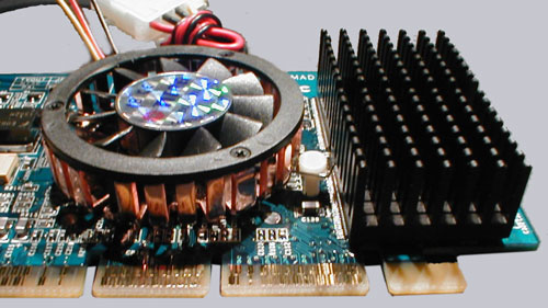 Und hier nochmal die GPU und Speicherk&uuml;hler vergr&ouml;&szlig;ert.
