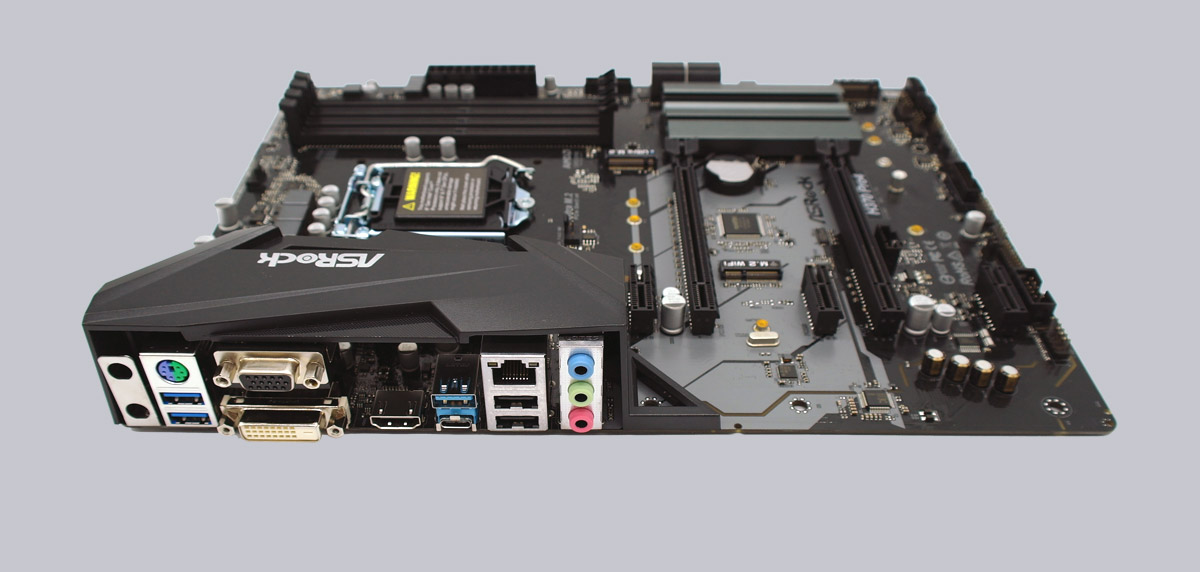 ASRock H370M PRO4 LGA1151/Intel H370/DDR4/Quad CrossFireX/SATA3&USB3.1/M.2/GbE/MicroATX Motherboard