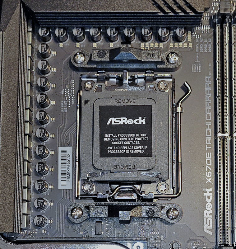 ASRock X670E Taichi Carrara : une carte mère vraiment belle !