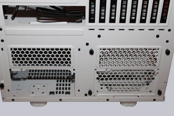 thermaltake_core_x9_snow_edition_12