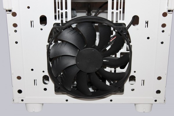 thermaltake_core_x9_snow_edition_30