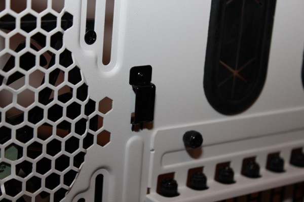 thermaltake_core_x9_snow_edition_38