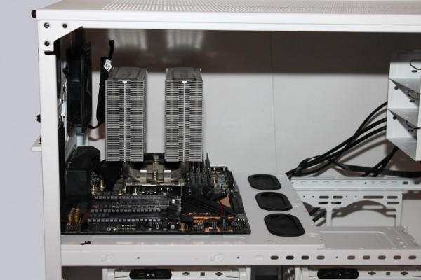 thermaltake_core_x9_snow_edition_40